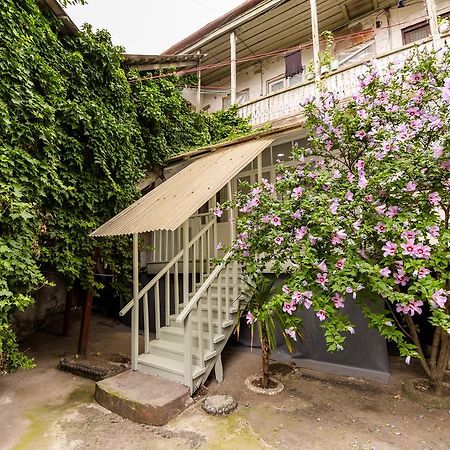 Apartment In Cozy Little Yard Tbilisi Eksteriør billede